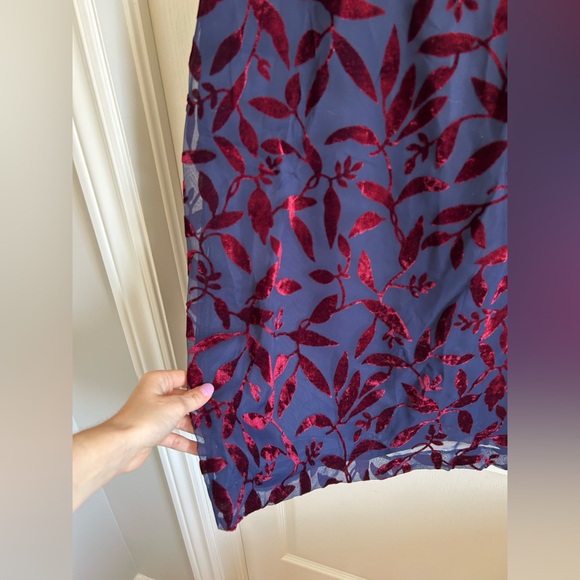 Maggy London Navy Blue Dress with Red Velvet Flowers - Size 10 - Picture 4 of 7